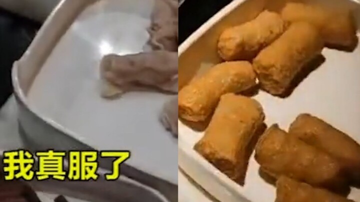 Cô gái đặt gói lẩu 2 người giá 158 tệ qua nhóm mua chung, nhưng khi món ăn được dọn ra, nhìn vào đĩa