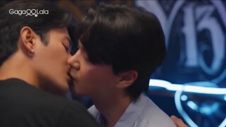 They're back to smashing lips instead of smashing their faces!