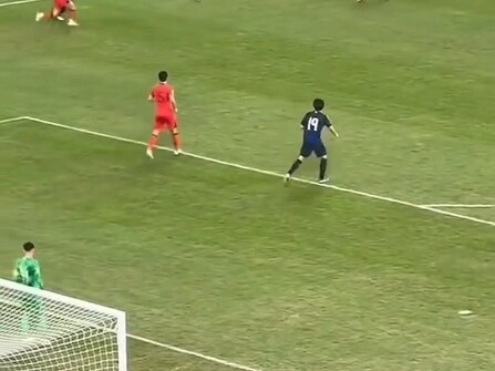 A stroke of genius from the Chinese national team! The goal lit up the entire stadium—did you witnes