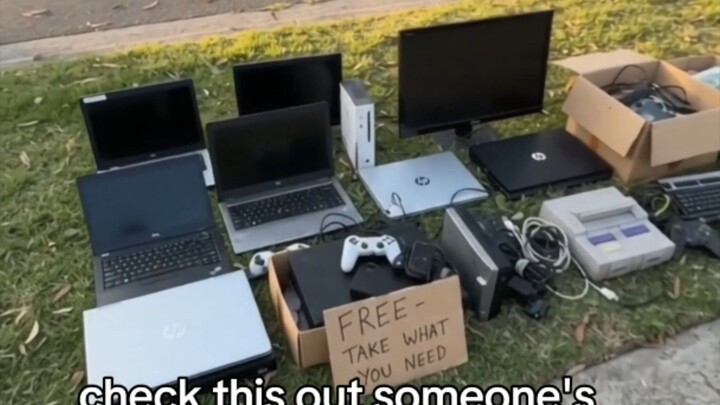 Saya Menemukan laptop Gratis di Pinggir Jalan!