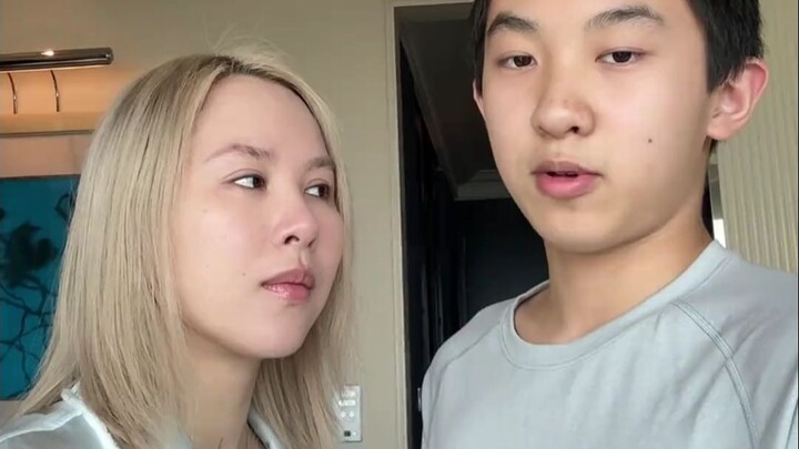 Atas permintaan netizen, Tuan Muda mengajak ibunya makan bersama