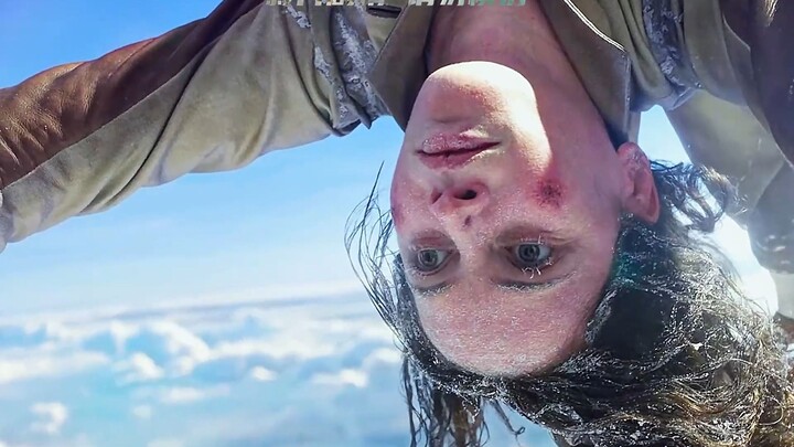 A couple trapped in a hot air balloon 10,000 meters above the ground—yet the boyfriend cuts the life