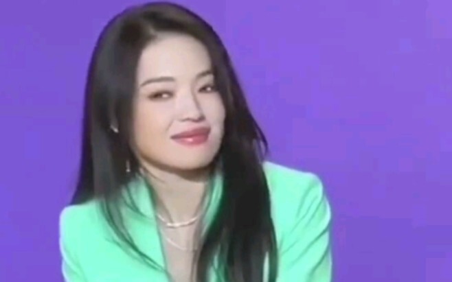 Saat Yu Shuxin muncul, saya masih berpikir betapa lucunya hal itu, tetapi saat melihat ekspresi Shu 