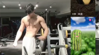 “陕师大195男模出名了，软15楼让直播间三个零疯狂舔屏”