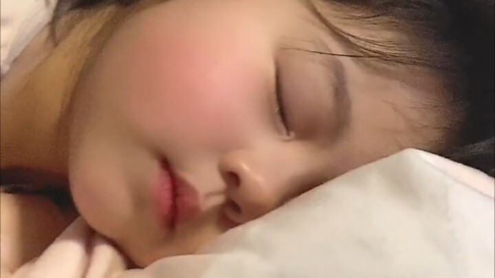 How stunning are human babies’ looks!!!