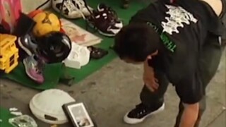 من هذا الأحمق الذي علّمك أن تحرّك بهذه الطريقة!