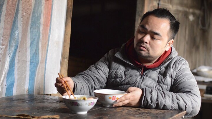 ยอดเขาอวบอ้วน กินชามนี้ให้หมดแล้วลุกขึ้นเดินต่อไป | “เคารพอดีต · ตอนที่ 1”