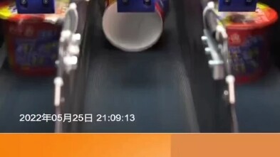 Gajah Putih lagi live bikin mie, aku penasaran kenapa dia disuruh balik badan?