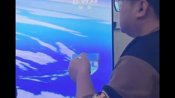 Khi đạo diễn bất ngờ chuyển nhầm cảnh, cả bên trong lẫn bên ngoài màn hình đều giật mình thon thót; 