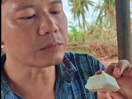 Hidangan khas pulau yang baru bisa dinikmati sekali setelah topan super… #Hainan #JantungKelapa #Jan