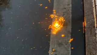 "Holding an umbrella and looking down at the puddles, the rain is the fireworks of the gods"