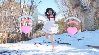 今天cos洋娃娃在雪地里跳舞！