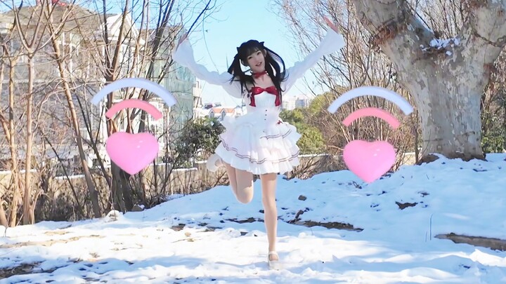 今天cos洋娃娃在雪地里跳舞！
