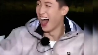 Cái gân này thực sự rất thú vị khi xuất hiện trước mặt mình chơi đấy!