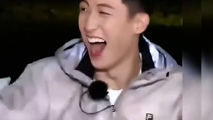 Cái gân này thực sự rất thú vị khi xuất hiện trước mặt mình chơi đấy!