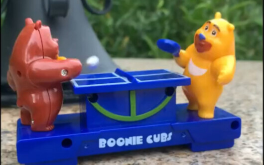 Mainan baru yang aku belikan untuk anakku, dia senyum-senyum gak jelas seharian…