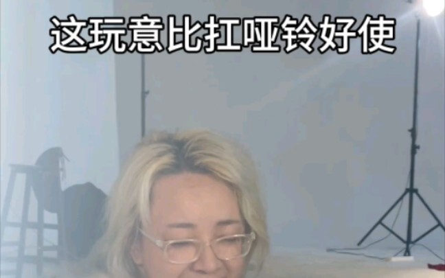 أقول إن التصوير الفوتوغرافي حقًا يقوي عضلات الذراعين جدًا...