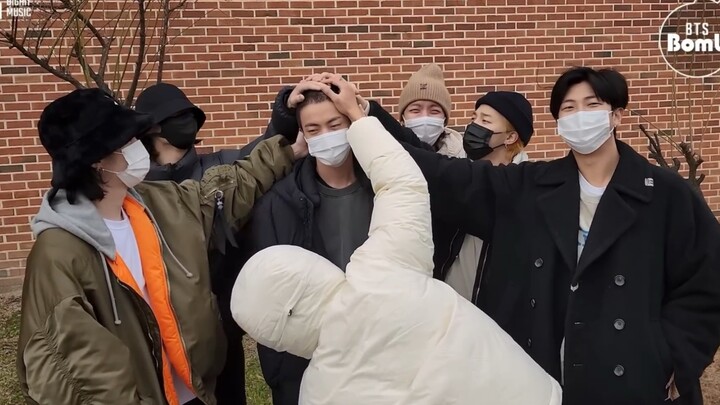 【WNS Vietsub】221215 [BANGTAN BOMB] Lễ nhập học của Jin cùng BTS - Bangtan Boys