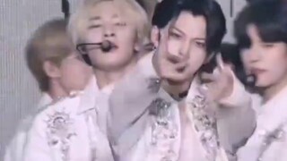 [straykids] Bản thân Ba Mi là một bộ truyện tranh máu lửa và những gì họ hát là về chính họ.