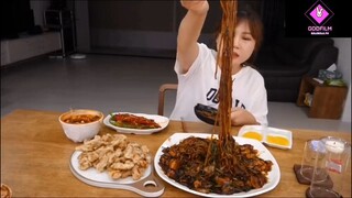 Ăn và cảm nhận món mì tương đen, thịt heo #anngon