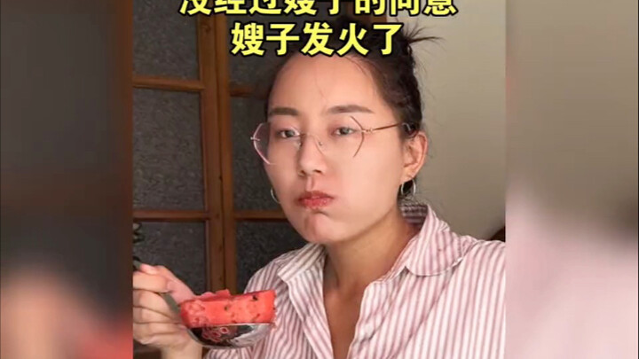 The sister-in-law took a bite of watermelon without her sister-in-law’s permission, and the sister-i