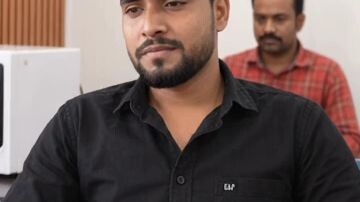 কষ্টটা কাউকে দেখায় না