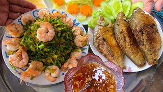 Mâm cơm Cá He chiên giòn và Bông điên điển xào tép siêu ngon lạ miệng những ngày ở nhà