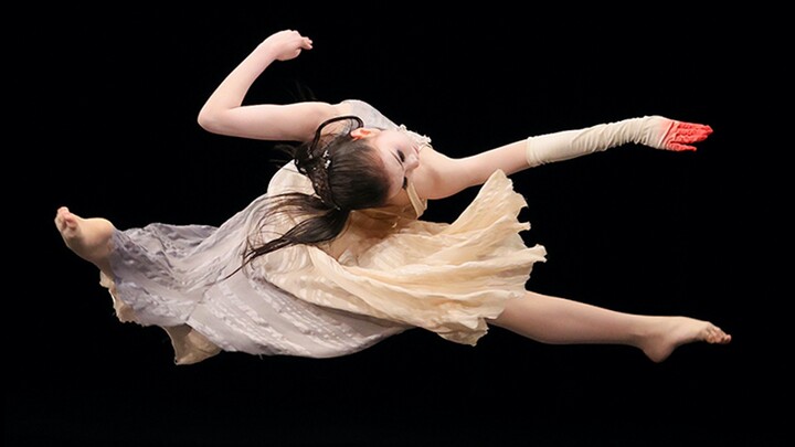 [Modern Dance] การแสดงเต้นรำสมัยใหม่อันทรงพลังของเด็กสาวชาวญี่ปุ่นวัย 13 ปี "Swaying Mermaid"
