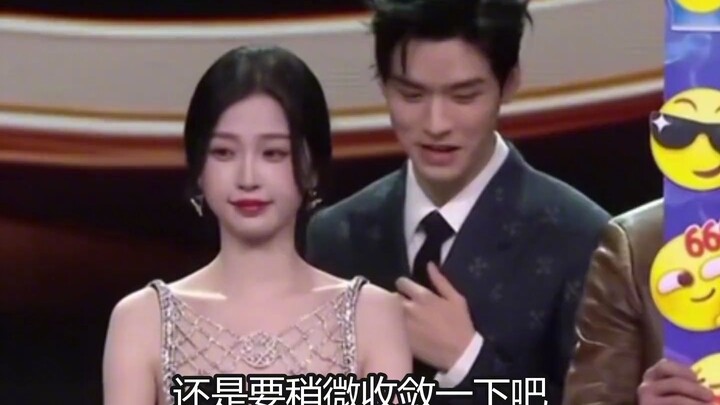 ยิ่งดาราอยู่ในระดับซูเปอร์สตาร์ก็ยิ่งถ่อมตัว ขณะที่ซีหลินหน่าอี๋โกวผู้เป็นนักร้องรุ่นใหม่กลับทำตัวให
