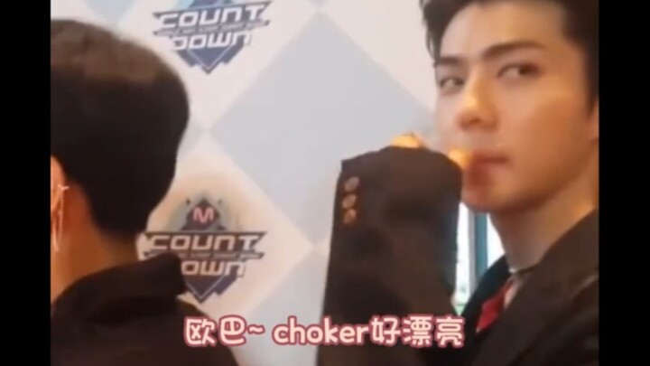 Sehun nemu ponsel, asyik nonton gosip malah ketiban sial sendiri, sampai ketawa ngakak!