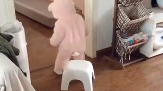 人类幼崽日常坐凳子