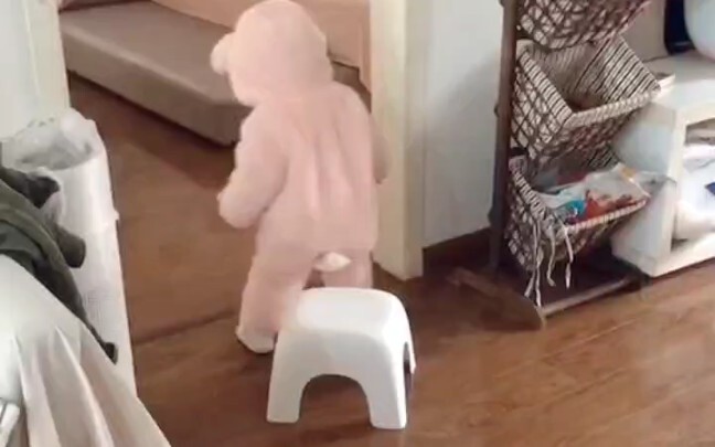 جلسات الأطفال البشريين اليومية على الكرسي