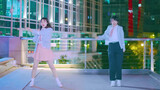 Trong 8 phút nhảy 16 bài bằng tiếng Trung Quốc, Nhật Bản và Hàn Quốc