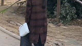 舍友甘蔗带皮吃