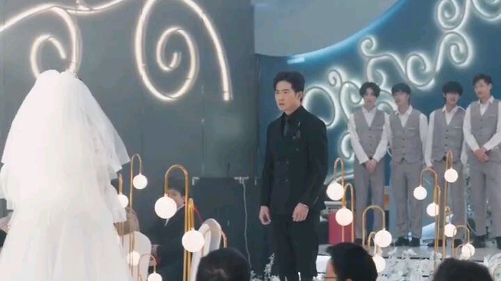 CEO ดูถูกสอบก่อนว่าไม่คู่ควรแต่พอเธอลดน้ำหนักได้ 250 กิโลเขากลับมาจีบเธออีกครั้ง