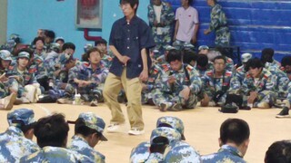 【Nhảy】Tập quân sự nhảy múa nhà nhưng lại lừa thầy giáo nói là nhảy đường phố