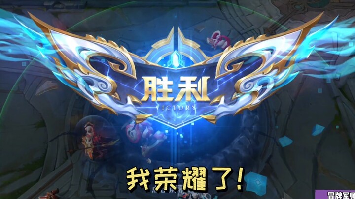 Quân sư, cuối cùng tôi cũng được vinh danh rồi! A Na, đợi tôi nhé!