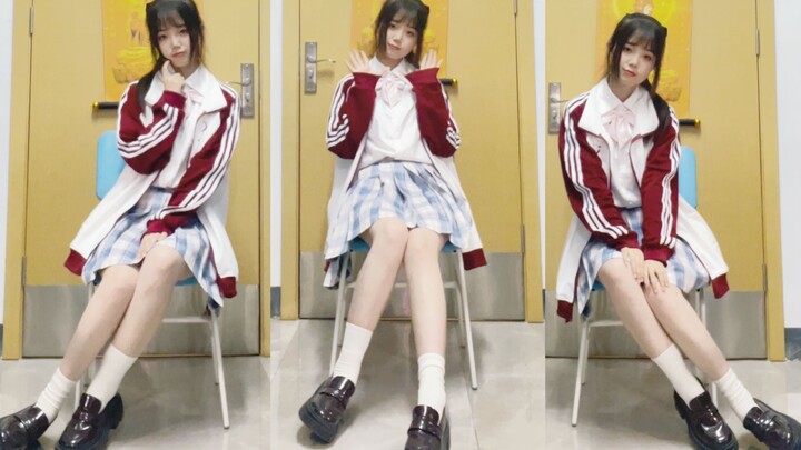 Is it cute? IQ is exchanged. Do a little secretary dance in the dormitory