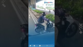 Detik-detik Pemotor Panik saat Motornya Nyangkut Ketika Terobos Jalur Busway