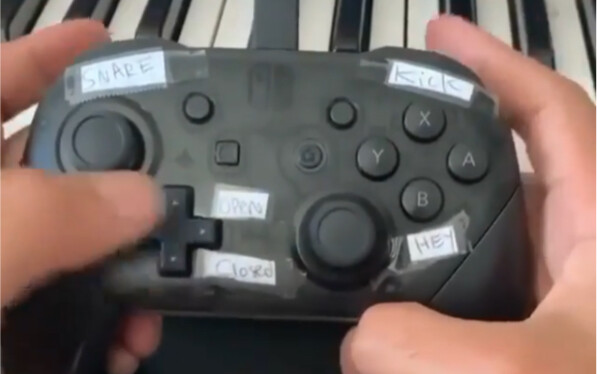 “Về việc chơi đàn, anh ấy có rất nhiều ý tưởng.”