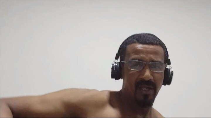 tocando violão