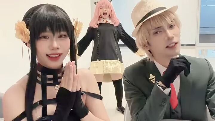 COSPLAY ANIME IMUT BARENG TEMEN