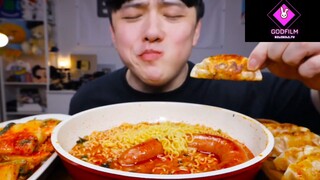 Mukbang mì với xúc xích siêu to phần 2 #anngon