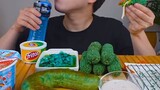 thử thách ăn tất cả các món màu xanh