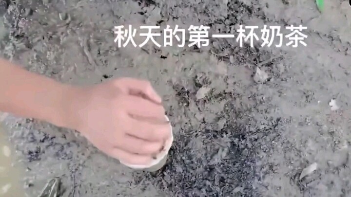 Tôi mời bạn ly trà sữa đầu tiên của mùa thu