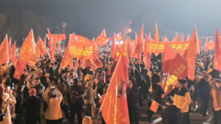 صرخات أسفل جبل شاوشان تدوي كالرعد في الأفق، العالم ما زال شابًا!