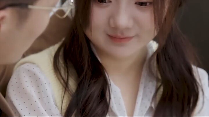 Paman CEO tak sengaja membuat gadis yatim hamil, dia sesegera membawanya jadi Puan yang berkuasa