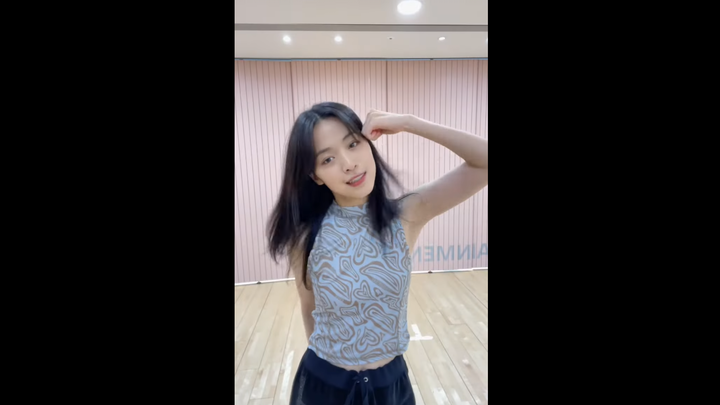 Shin Ryu-jin’s MANIAC cover dance!! I want to watch her awesome dance livestream!