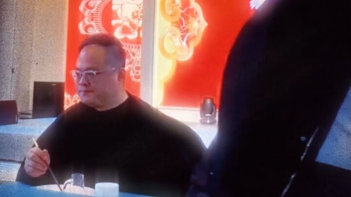 Một pha chặn không thể chê vào đâu được đã cản lại hai cú trộm thuận tay