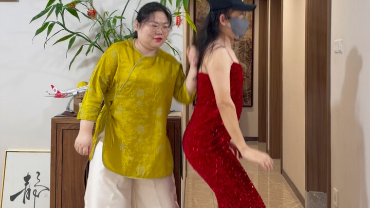 Hari ini kami berdua kolaborasi, rasanya cukup seru. Ternyata M Zhang ingin merasa lebih terlibat, k